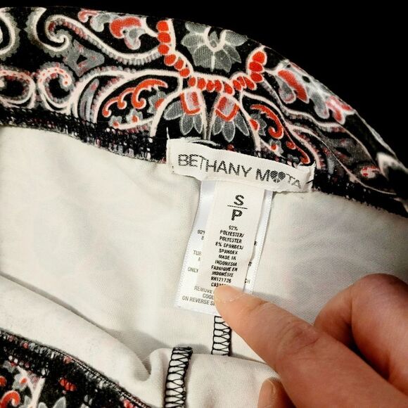 Vintage Black and White Patterned Leggings - Picture 3 of 7